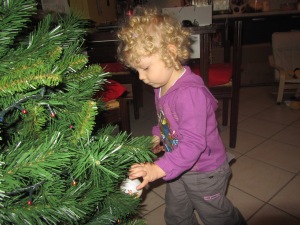 Michelle decorates the Christmas tree2